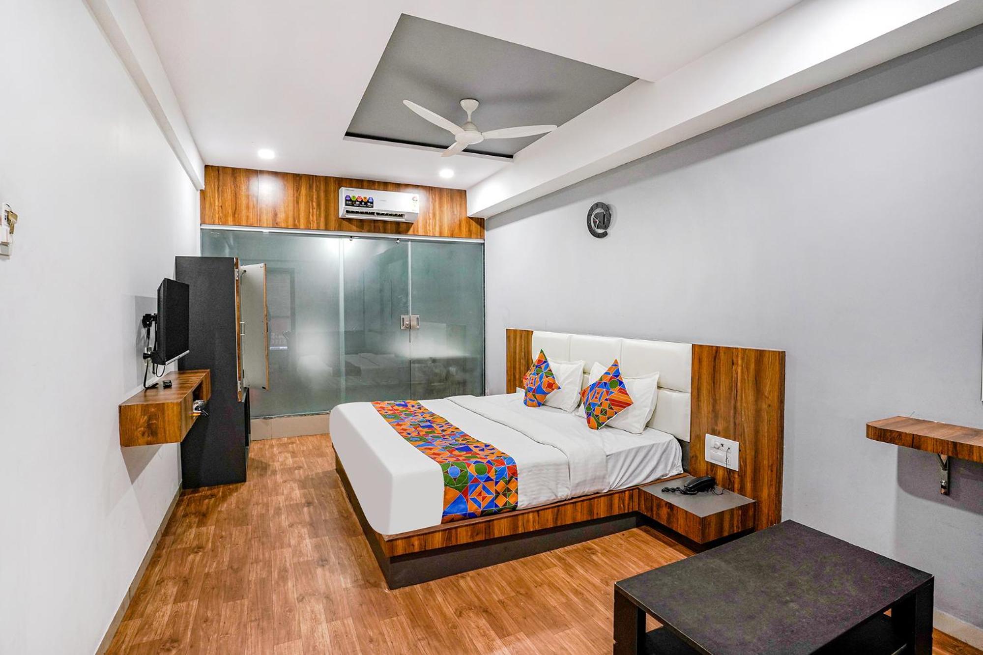 Fabhotel The Valentine - Udhna Road Surat Dış mekan fotoğraf